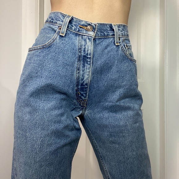 Vintage Men’s Relaxed Fit Levi Jeans - Picture 3 of 4